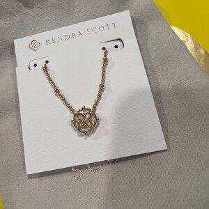 Kendra Scott "Kelly" short pendant necklace in gold